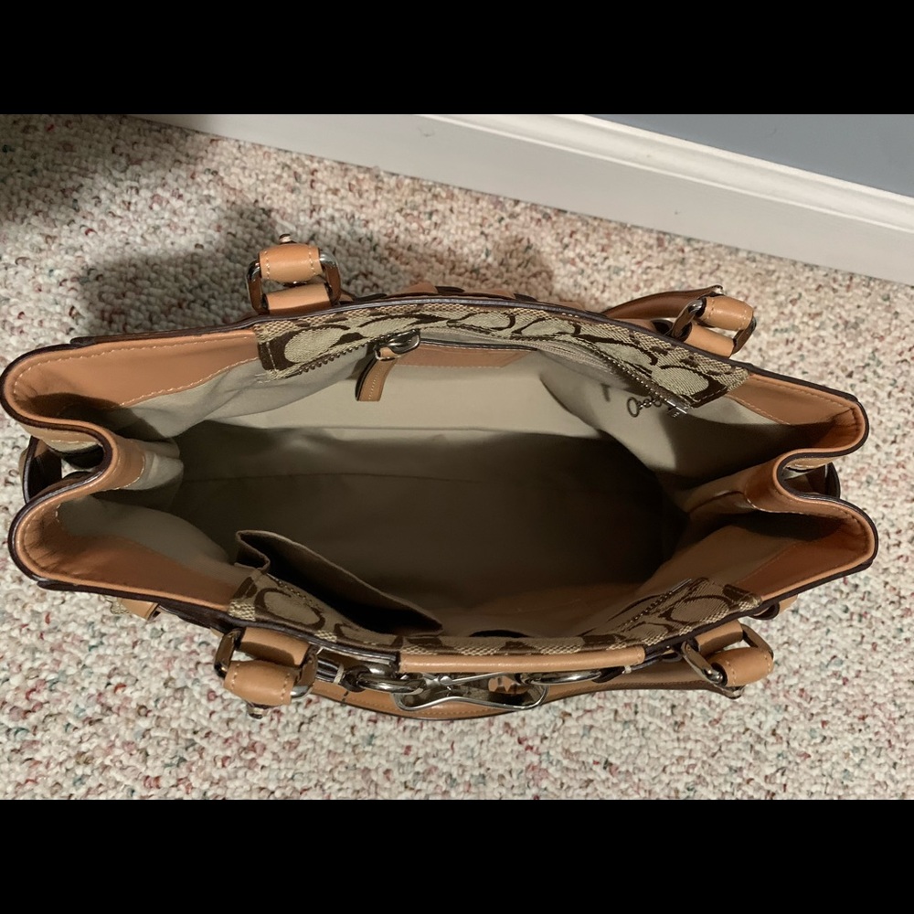 Authentic Coach purse - Picture 4 of 7